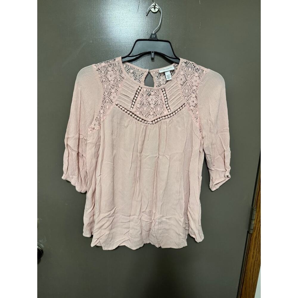 Liz Lange Maternity Pink Lace Accent Blouse